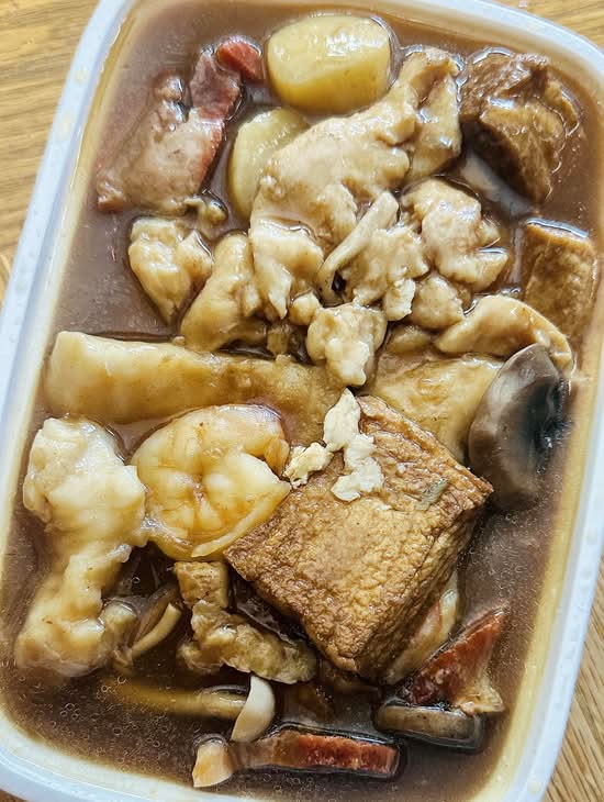 80. Assorted Meat with Tofu Hot Pot 八珍豆腐煲